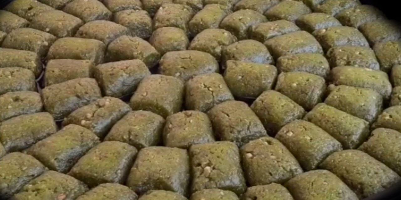 İçinde Antep Fıstığı Yerine Bakın Ne Var Yalancı Fıstık Tatlısı Tarifi