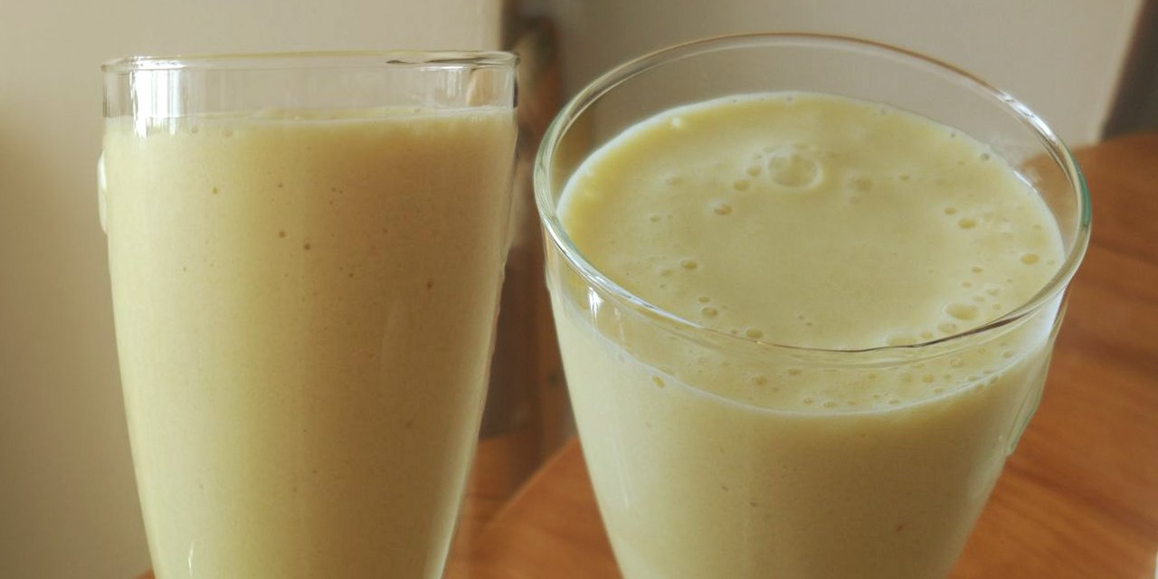 Yazın Sıcağından Şimdiden Bunalanlara Enfes Şeftalili Smoothie Tarifi
