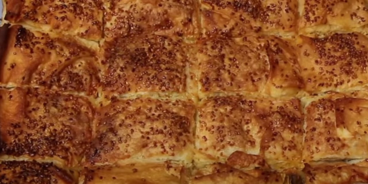 Börek Tarifleri Arasında belki de en farklısı Özel Soslu Patlıcanlı Sebzeli Çıtır Börek Tarifi