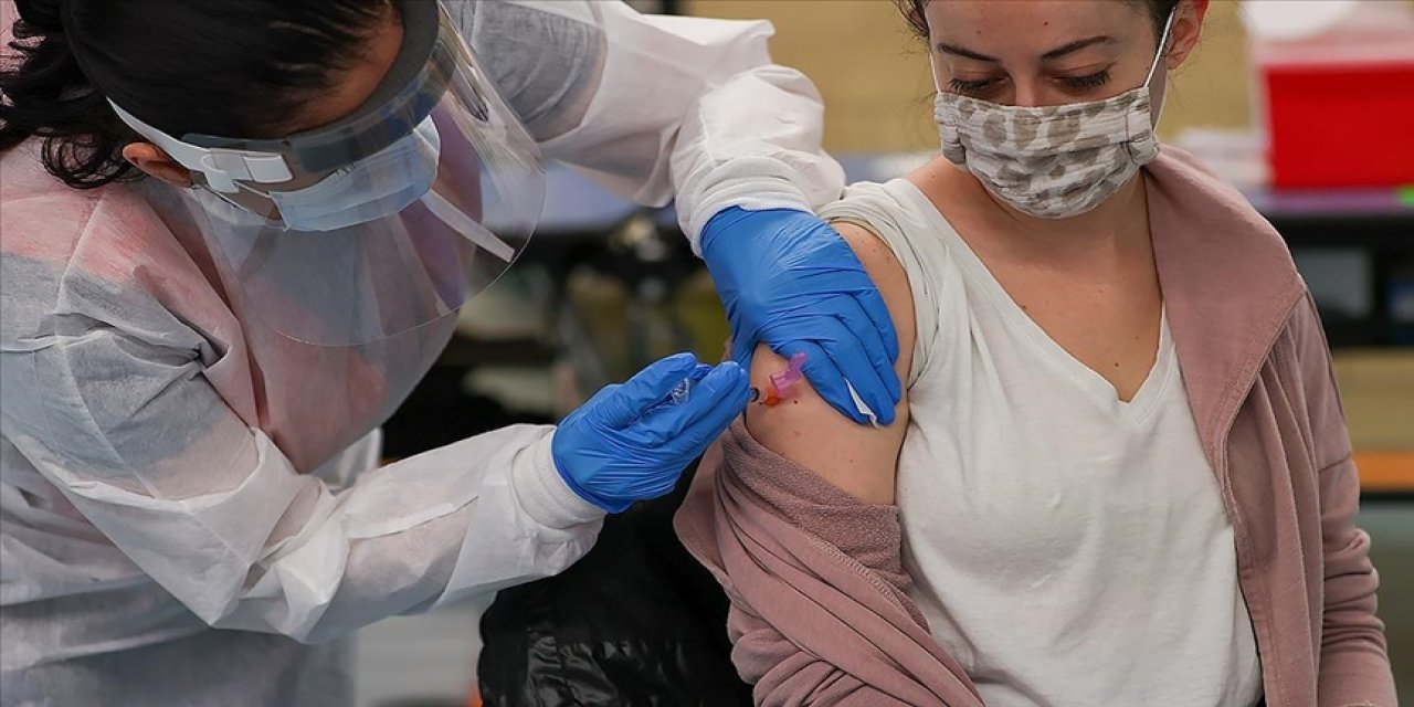 BioNTech aşısı olacak olanları ilgilendiriyor aşı olan gençlerde bu etkiler görülmüş...