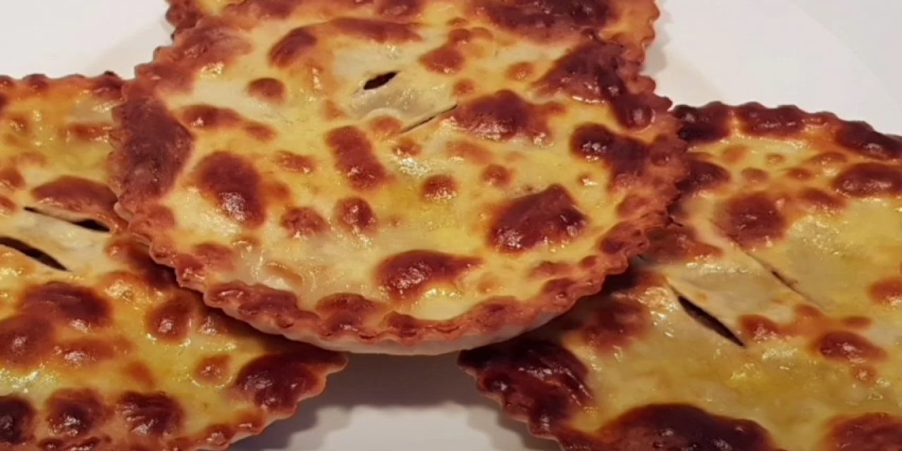 Börek Severler Tepsileri Hemen Hazırlasın Farklı Bir Lezzet Arayanlara Türkmen Böreği Tarifi