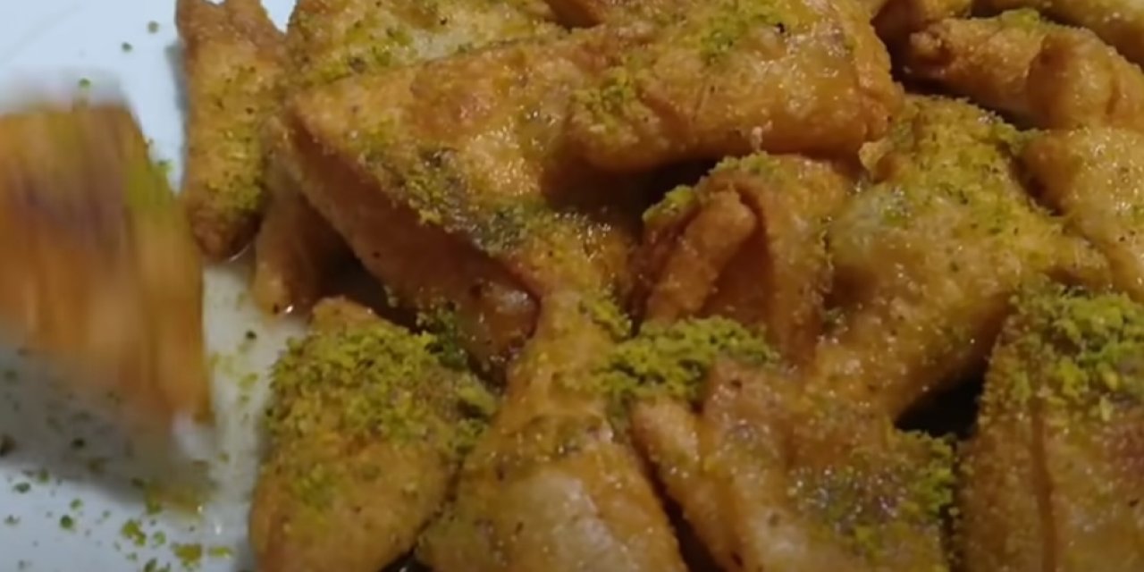 Canı Tatlı Çekenlere Hem Kolay Hem Şerbetli Hem De Lokum Gibi Lezzetli Samsades Tatlısı Tarifi