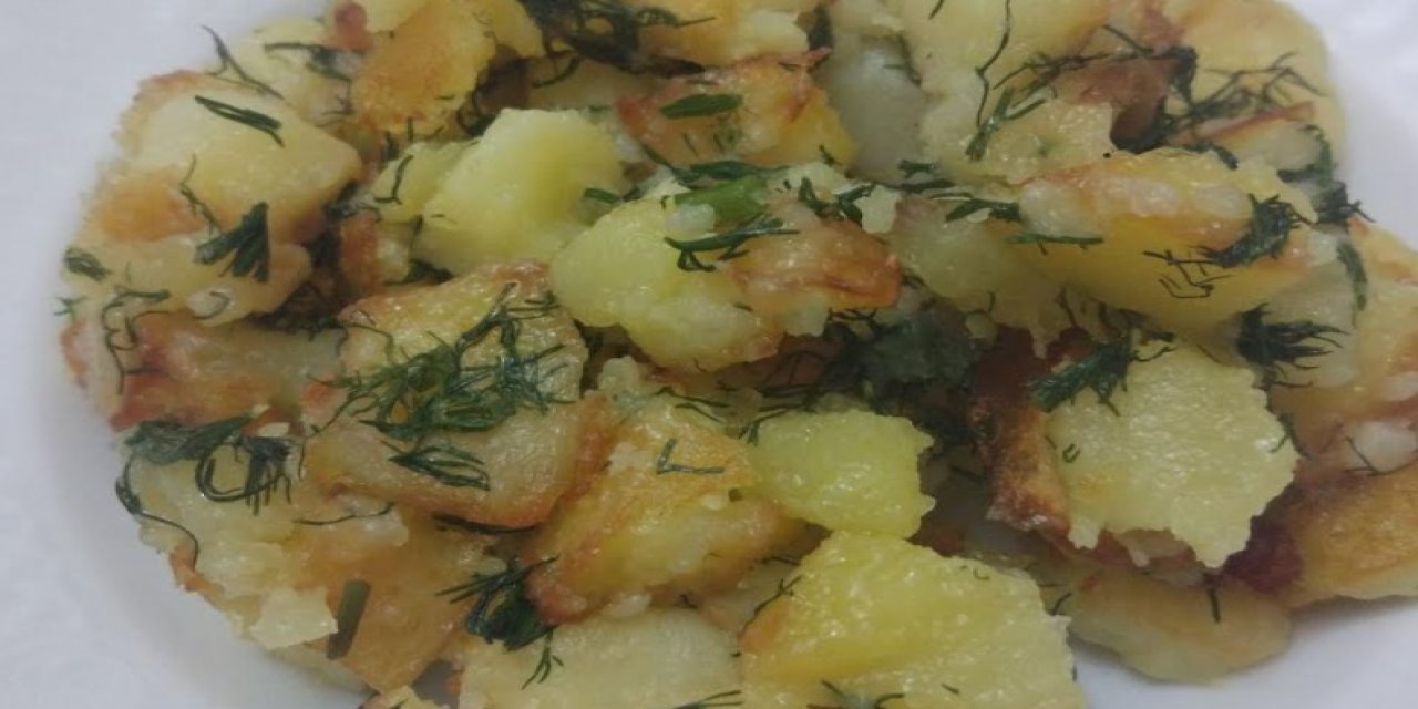 Patates Kızartmaları Arasında En Farklısı yeşillikle yeniyor ve çıtır çıtır oluyor! Yeşillikli patates tarifi