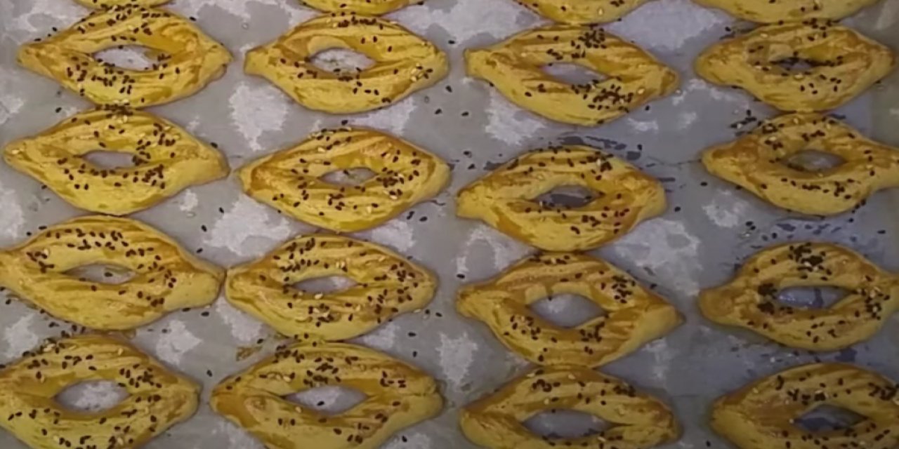 Kuru Pasta Severlere Özel Lokum Gibi Ağızda Eriyen Lezzetli Çatal Kurabiye Tarifi