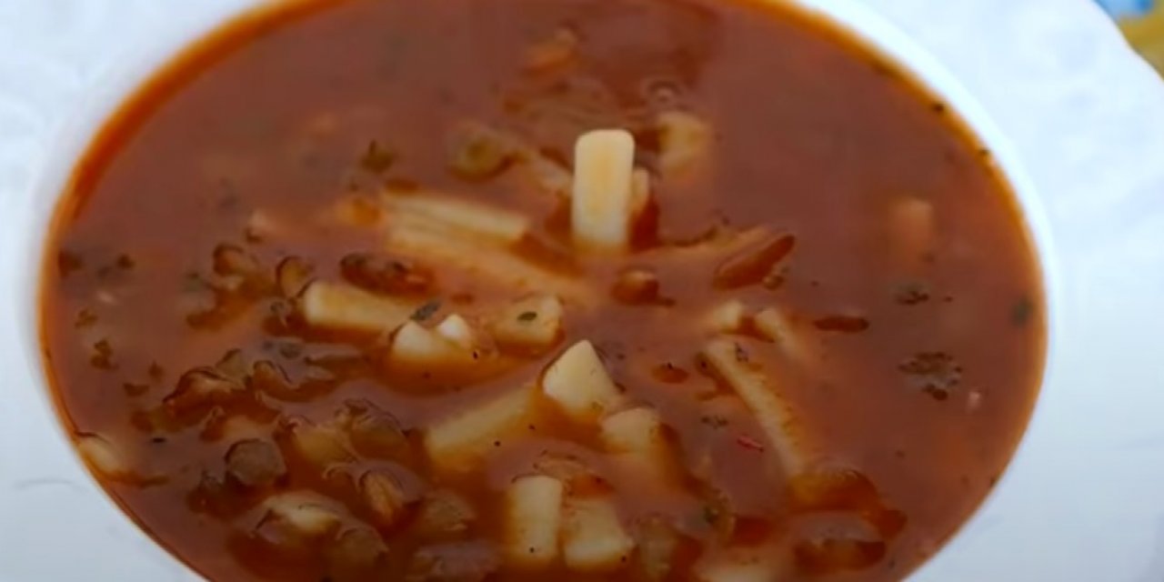 Erişteli Kırmızı Mercimek Çorbası Tarifi