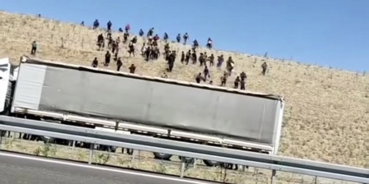Türkiye'de Yakalanan Kaçak Afgan Göçmenlerle İlgili Valilik Alınan Kararı Açıkladı