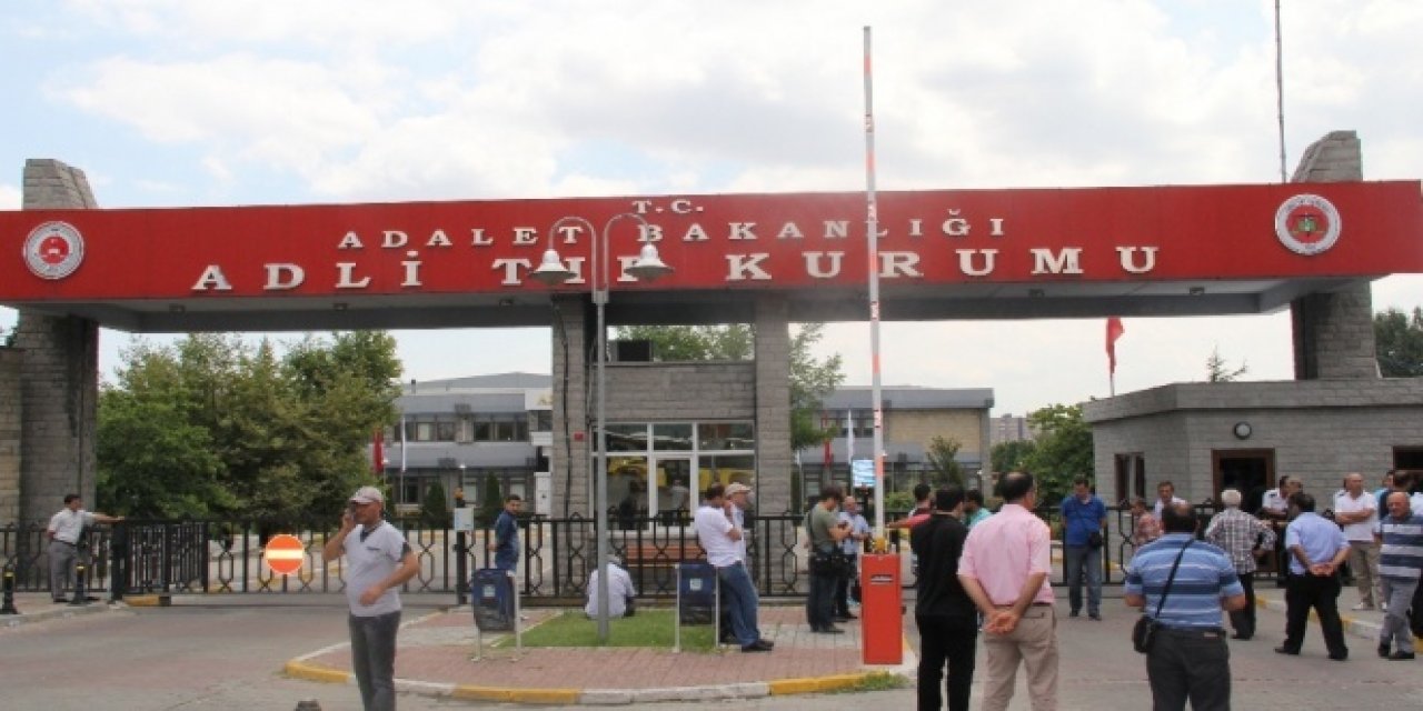 Adli Tıp Uzmanı Nedir, Ne İş Yapar, Maaşları Ne Kadar?
