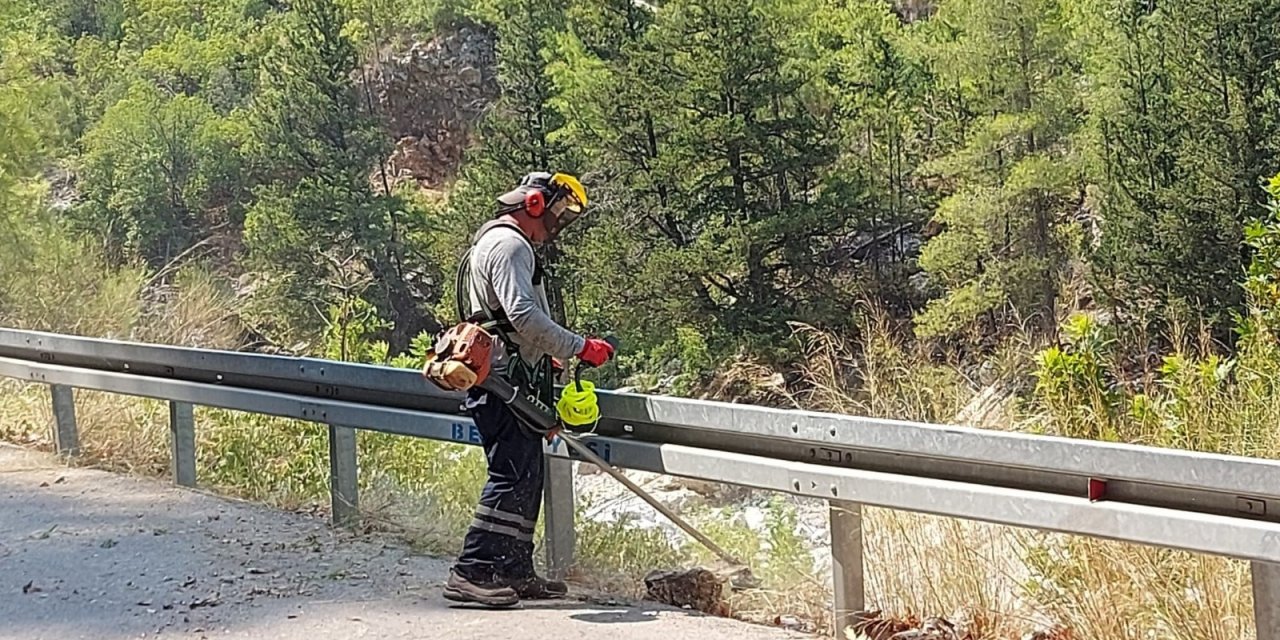 Antalya Kemer Belediyesi yangın İhtimaline karşı harekete geçti.