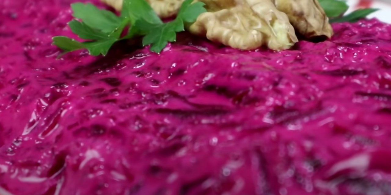 Meze Severlerin Vazgeçemeyeceği harika bir lezzet pancarlı yoğurtlu meze tarifi