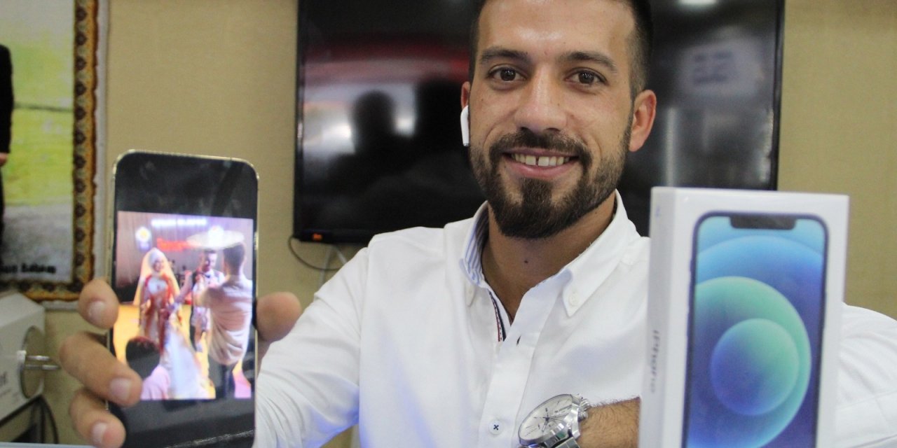 Böyle Düğün Hediyesi Görülmedi Damada Takı yerine 11 Bin Tl’lik Cep Telefonu