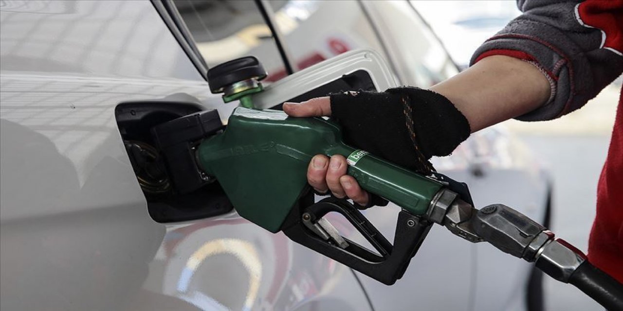 Benzin ve motorine büyük zam! Bu geceden itibaren geçerli olacak