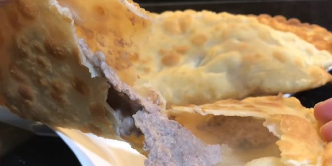 Asla Ölçüsünü Şaşırmayacağınız Asırlık Lezzet Sırrıyla Çiğ Börek Tarifi