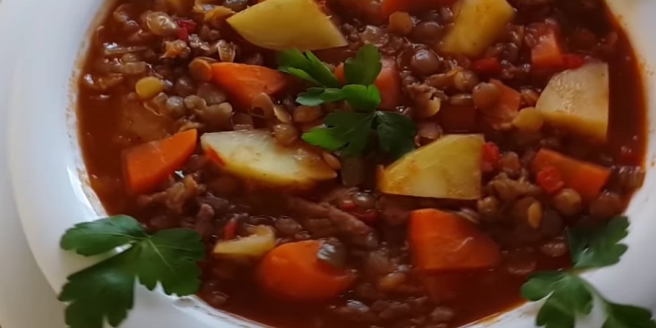 Bugün ne pişirsem diyenlere Etli mercimek tarifi
