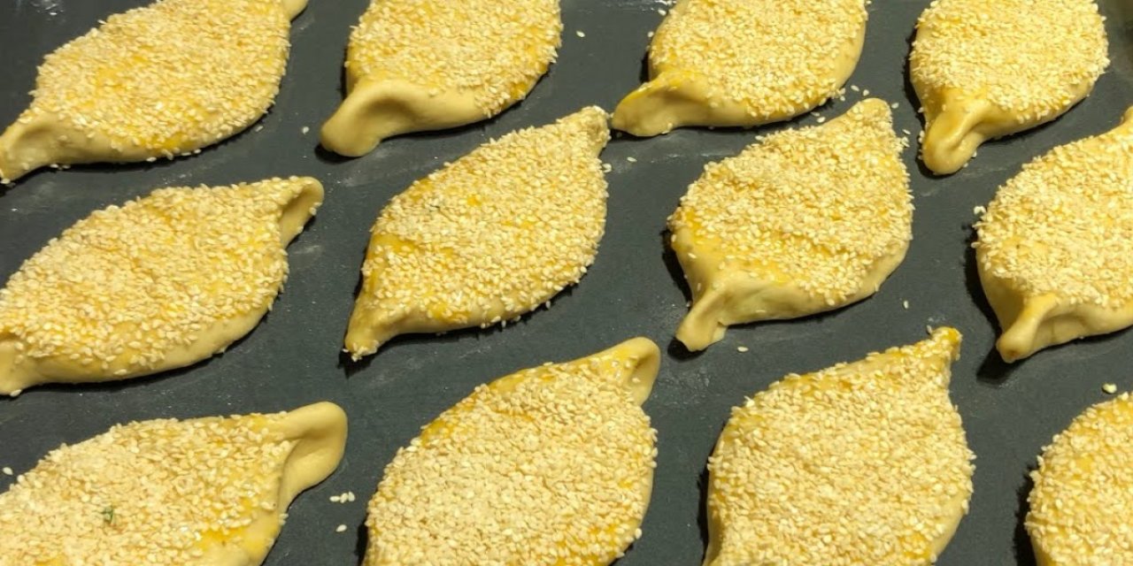 Simit Kıvamında Susamlı Poğaça Tarifi! Kahvaltıların Baş Tacı Olacak