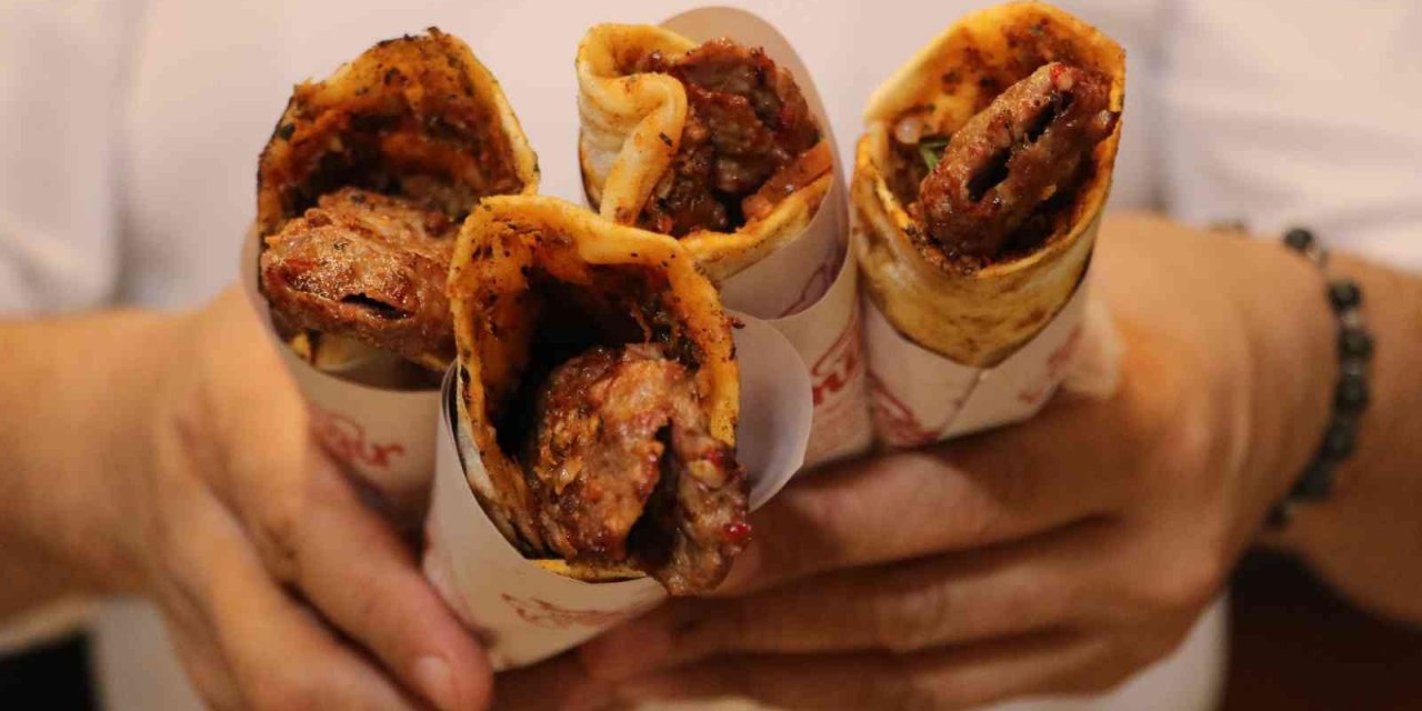 Adana'da Lahmacun Arası Kebap Son Dönemin En Sevileni oldu