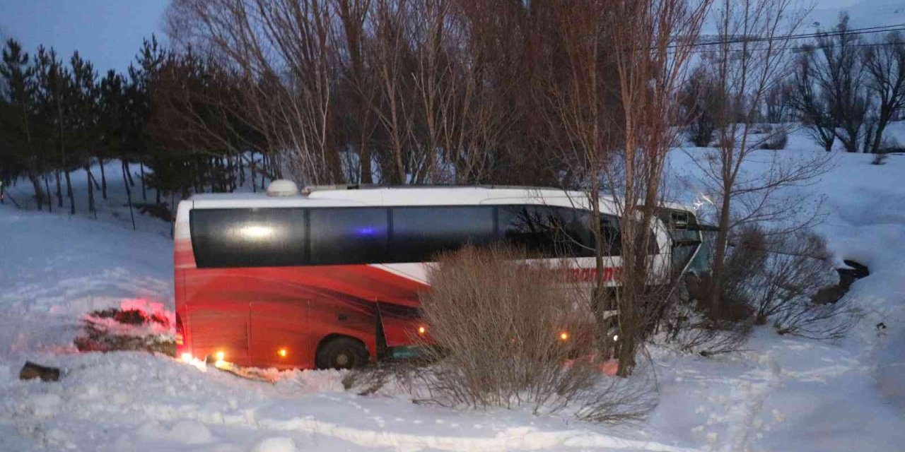 Sivas İmranlı'da Otobüs Kazası! 2 ölü 19 yaralı var