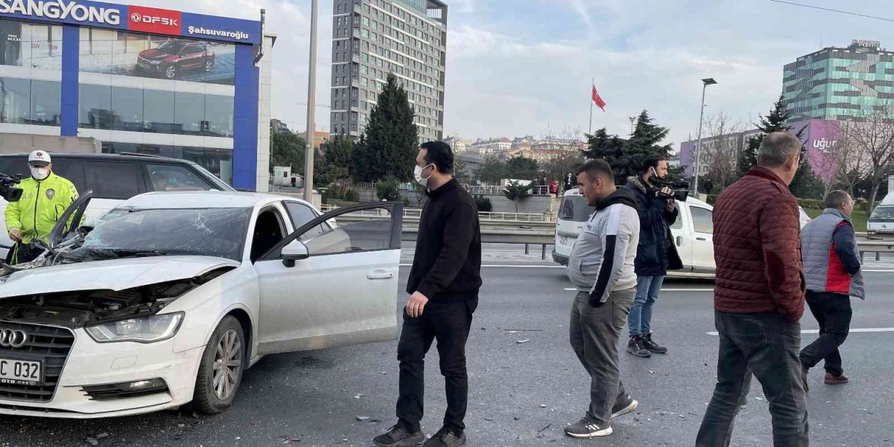 Cep Telefonuyla Konuşurken Kazaya neden oldu: 2 Yaralı
