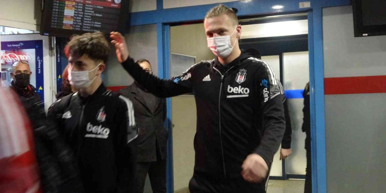 Beşiktaş Kafilesi Çaykur Rizespor maçı için Trabzon’da