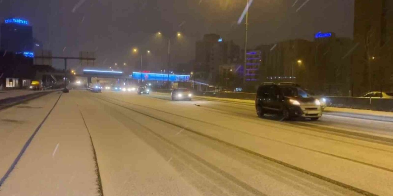 Kadıköy E-5 Karayolundan Kar Manzaraları