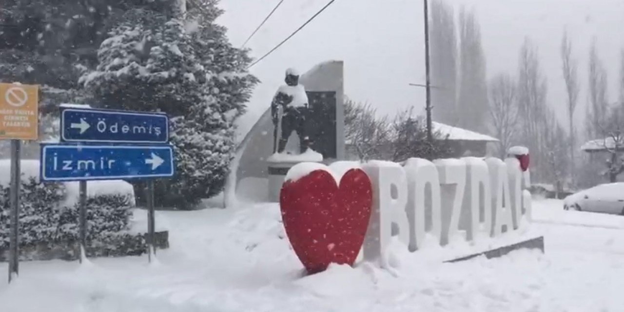 İzmir'in Ödemiş İlçesinde Yoğun Kar Yağışı