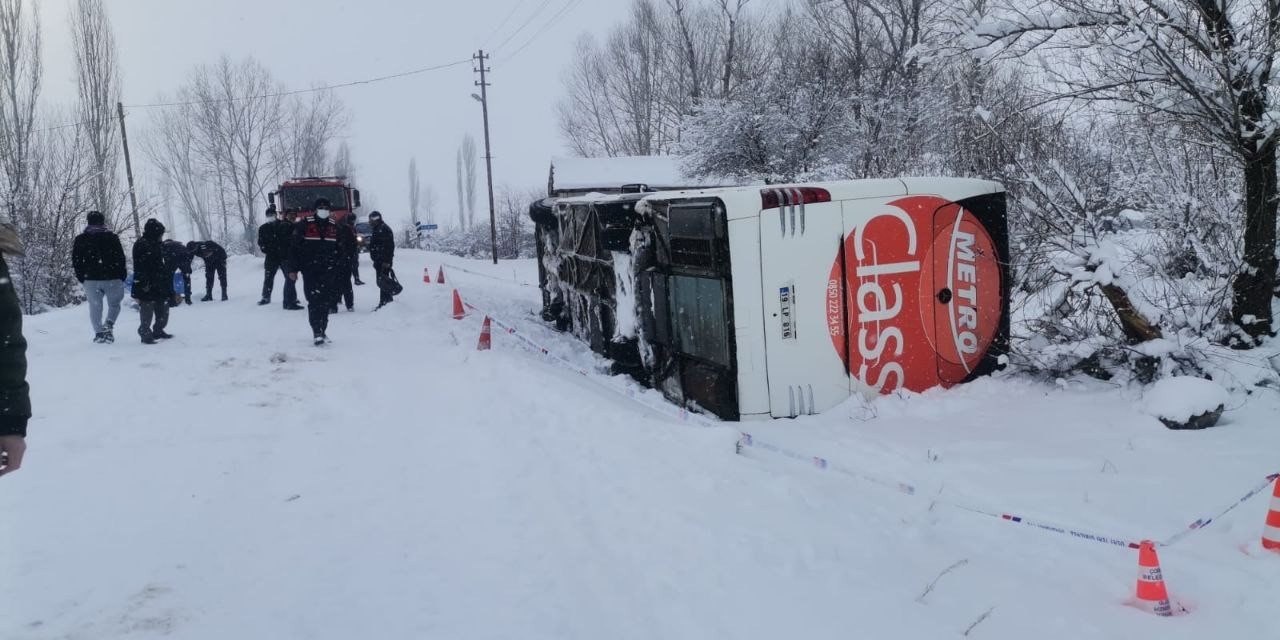 Çorum'un Alaca ilçesinde otobüs kazası! 2 Yaralı var