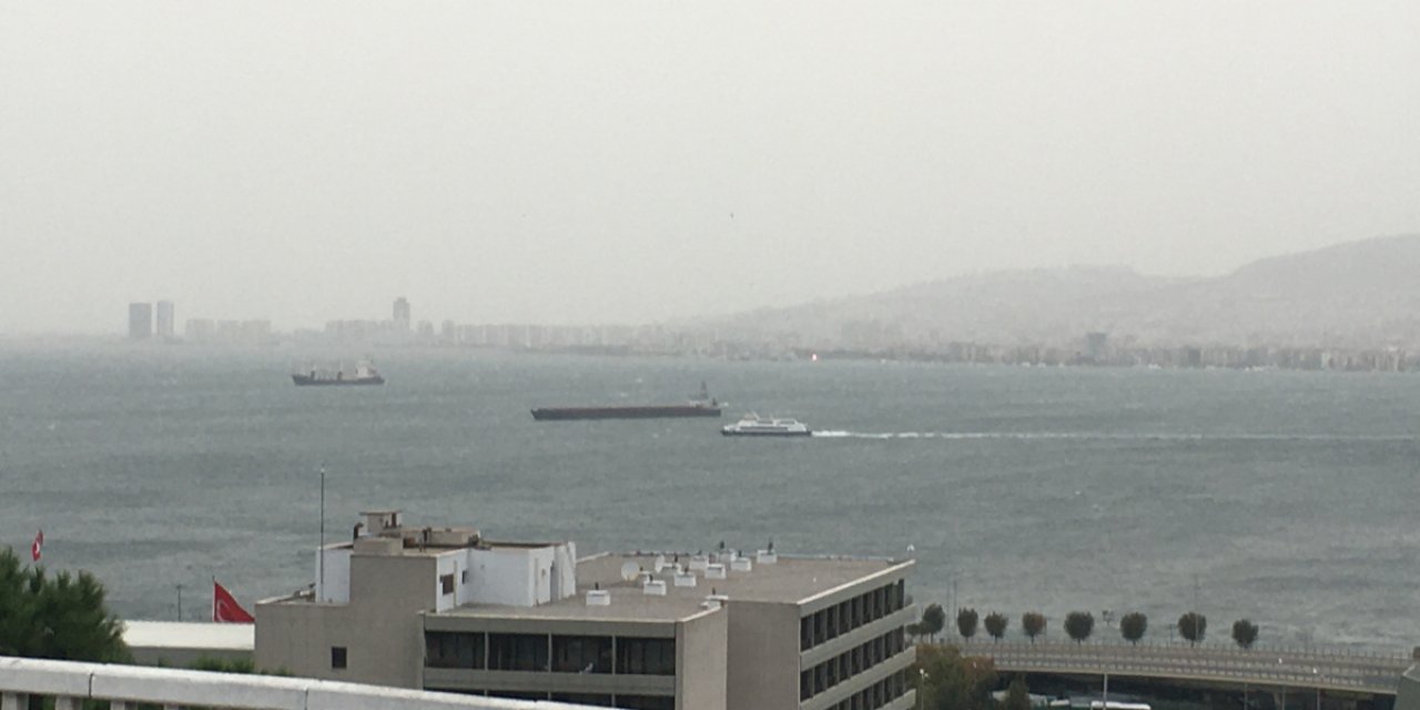 İzmir'de Vapur Seferlerine İptal