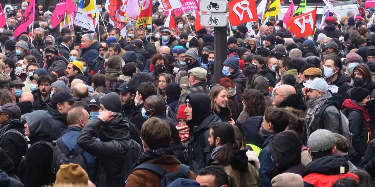 Fransa'da Halk Sokağa İndi! Enflasyon nedeniyle hayat pahalılığı arttı