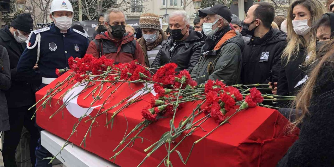 Türk Sinemasının Efsane İsmi Fatma Girik Sevenleri Tarafından Teşvikiye'den Uğurlandı