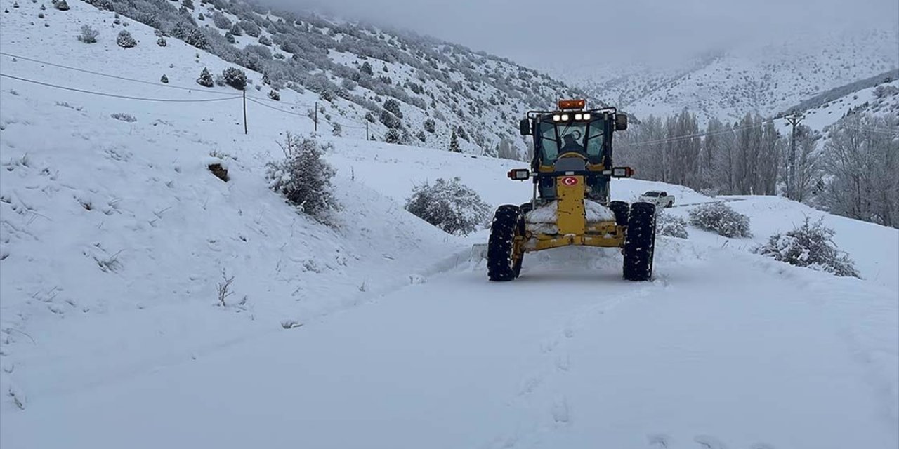 Doğu Karadeniz'de Hava Buz Kesti! Kar Hayatı Felç Etti