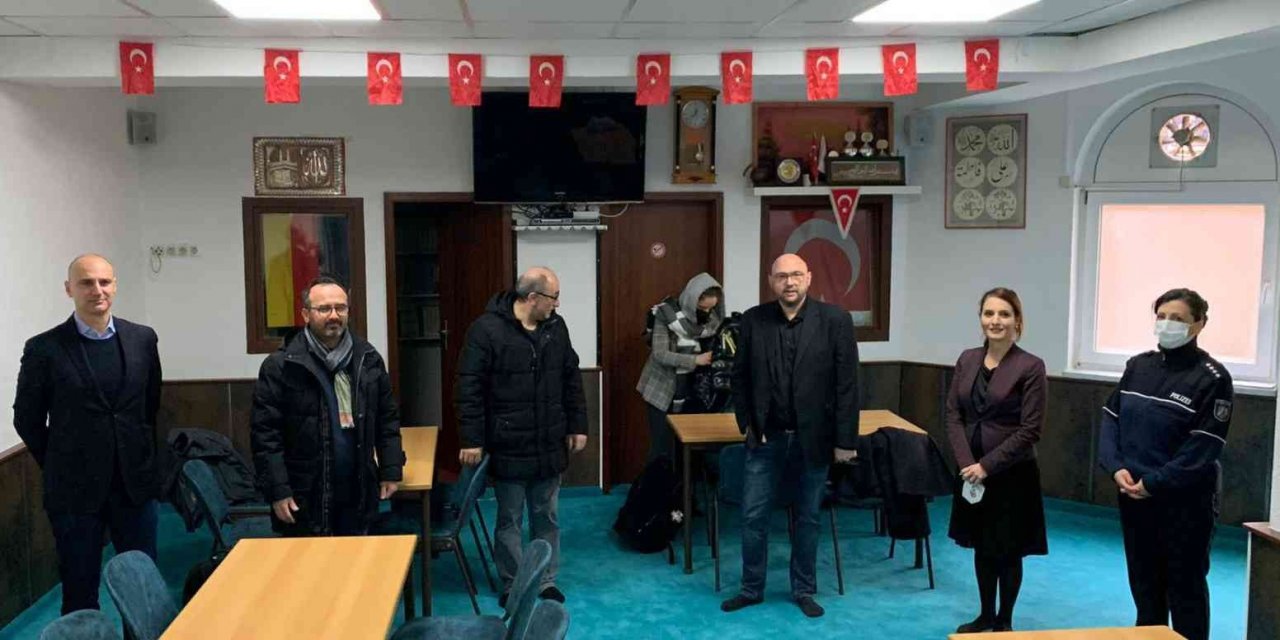 Almanya’da Saldırıya Uğrayan Camiye Eyalet Müsteşarından Ziyaret