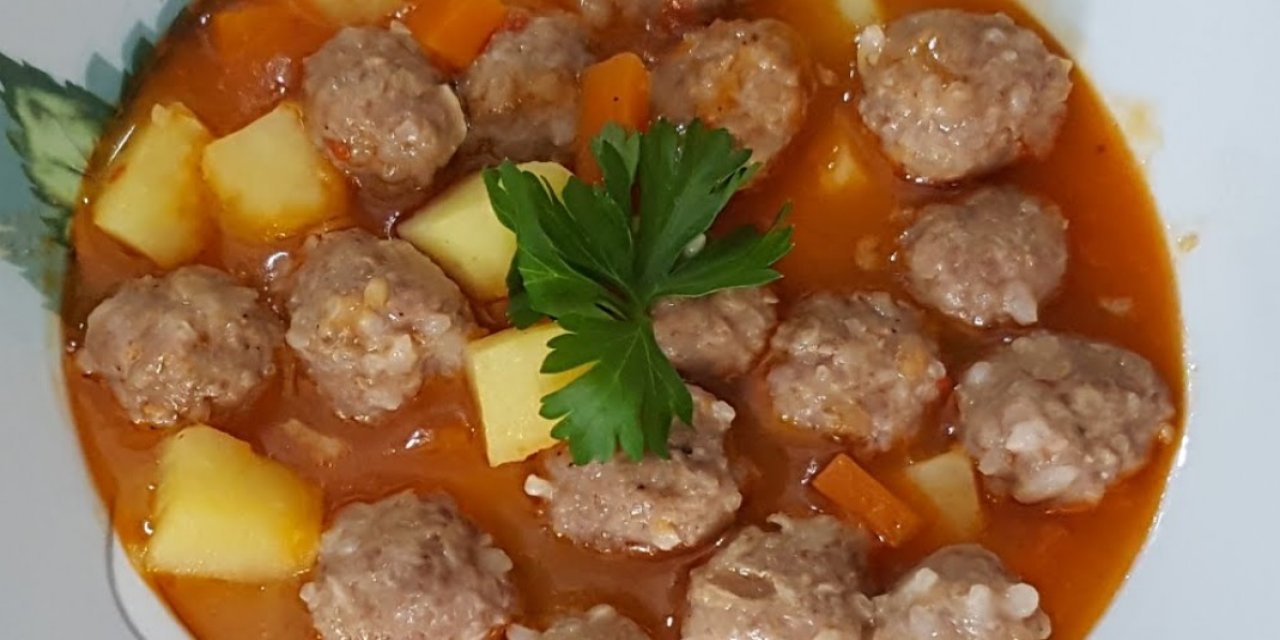 Hem Doyurucu Hem Lokum Gibi Yumuşacık Pirinçli Sulu Köfte Tarifi