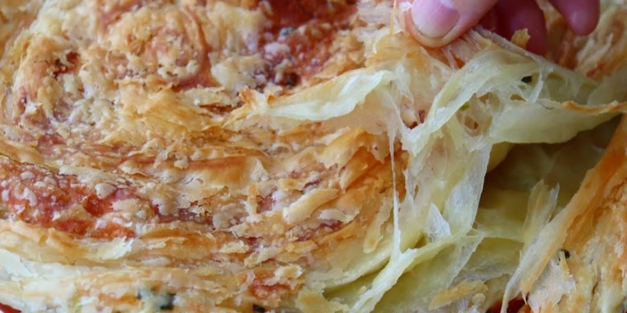 Su Böreğini Aratmıyor! Lezzeti Tam Bir Şahane Pazılı Börek Tarifi