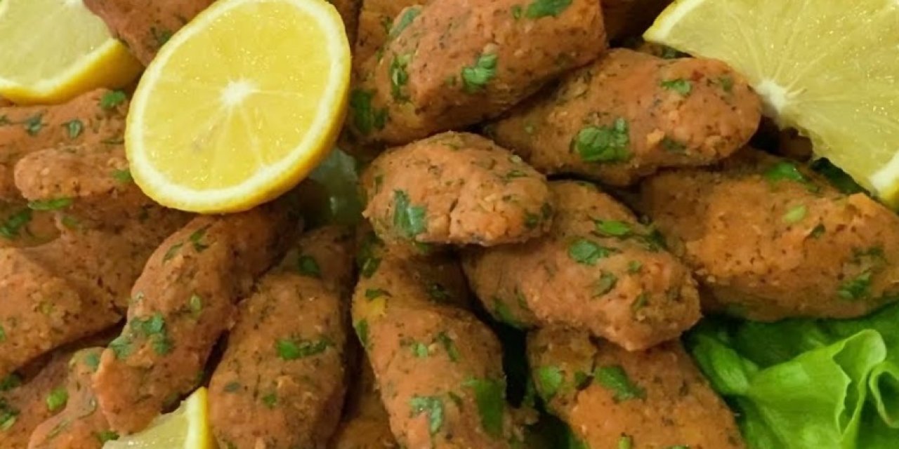Ne Çiğ Köftesi ne de Kıyma Köftesi Yanına Yaklaşamaz! Soslu Mercimek köftesi tarifi