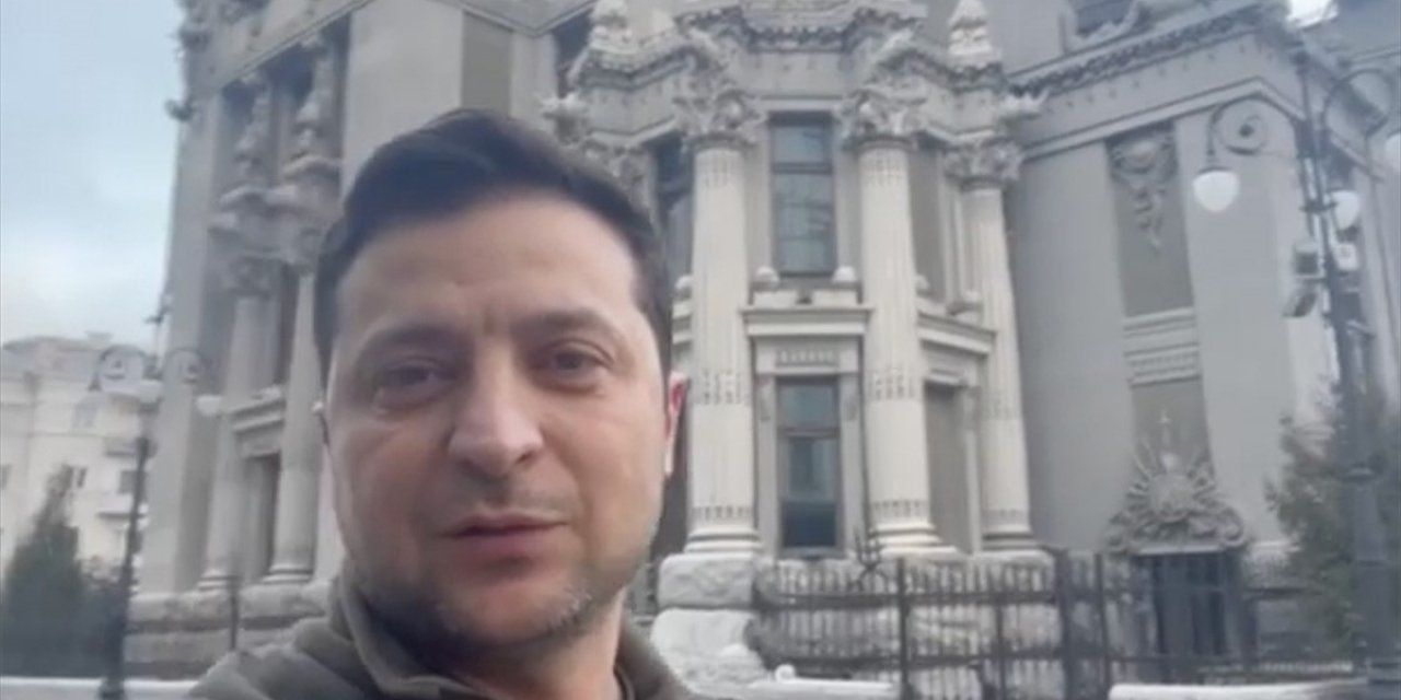 Zelenskiy'in Ukrayna'yı terk ettiği öne sürülüyor.. İlk Açıklama Geldi