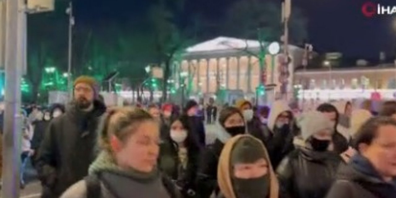 Rusya’da Savaş Karşıtı Gösterilerde Binlerce Kişi Gözaltına Alındı