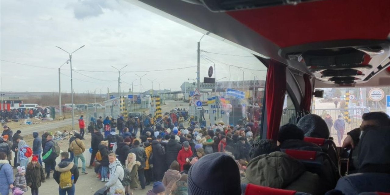 Ukrayna'dan Yola Çıkan Türklerin Yurda Tahliyesi Devam Ediyor