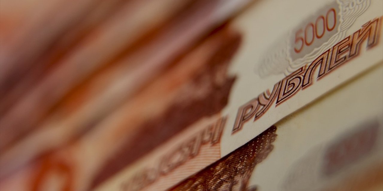 Rus Ekonomisi sallanırken Rusya Merkez Bankası Politika Faizini Yüzde 20’ye Çıkardı