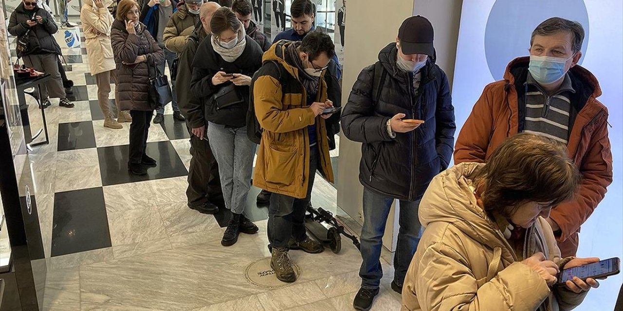 Rusya'ya Yaptırımların Etkisi Sokaktaki Vatandaşları da etkilemeye Başladı