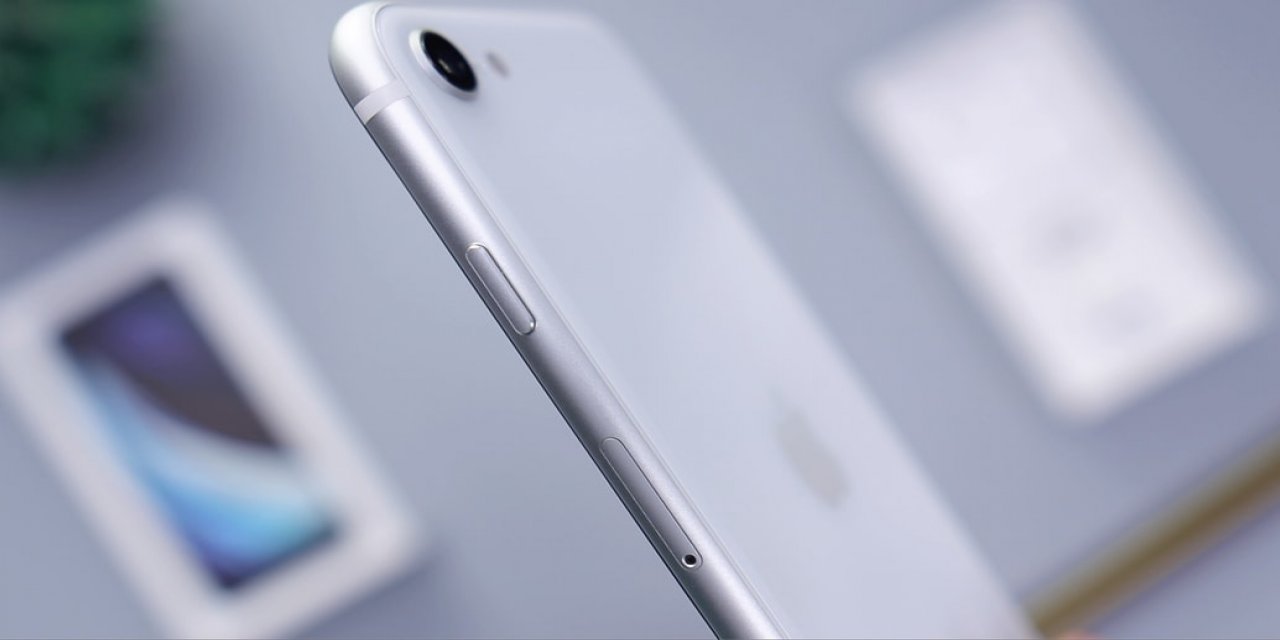 Apple'ın En Ucuz 5G Destekli Modeli SE 3 Görücüye Çıkıyor