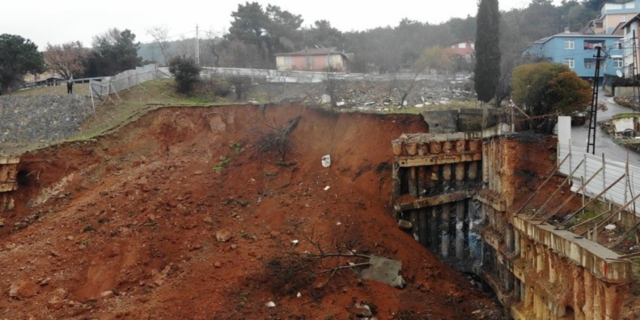 İstanbul Kartal’da Şiddetli Yağış İnşaatta Toprak Kaymasına Neden Oldu