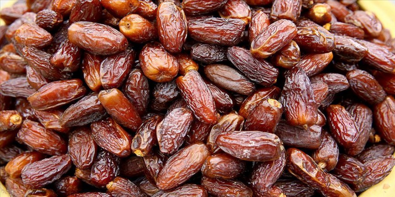 Sabah Uyanınca Aç Karnına 4 Hurma Yemek O Sorunu Geçiriyor!