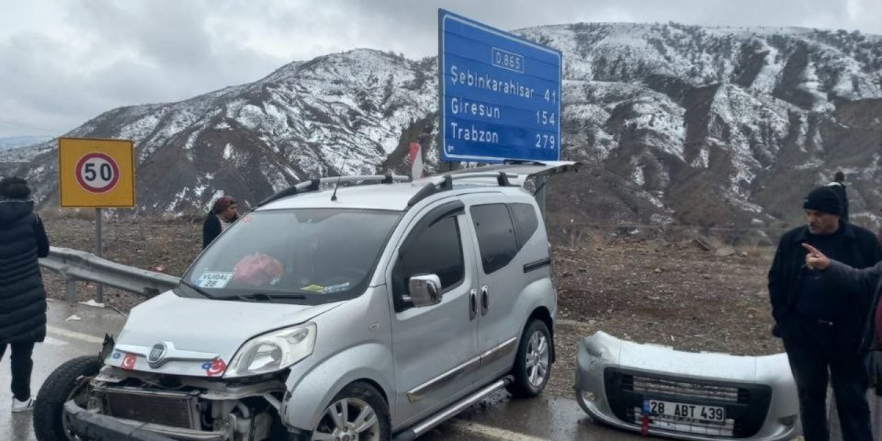 Sivas'ın Suşehri ilçesinde Trafik Kazası 10 Yaralı