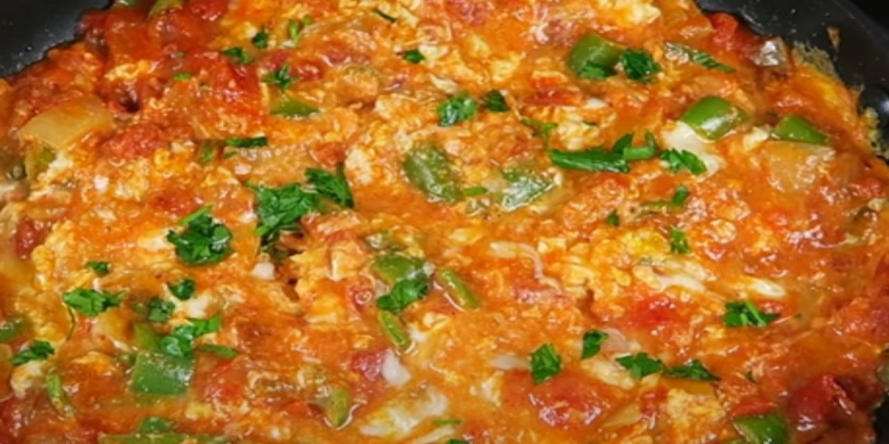 3 adımda Yunan usulü bol sulu menemen yapmanın püf noktası
