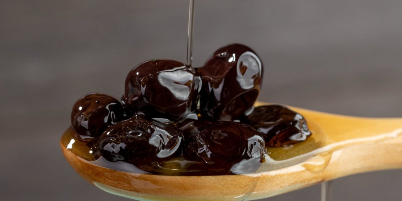 Zeytini Kahvaltı Sofrasına Koyarken Zeytinyağı Biber ve Limon Ekleyin Çünkü..