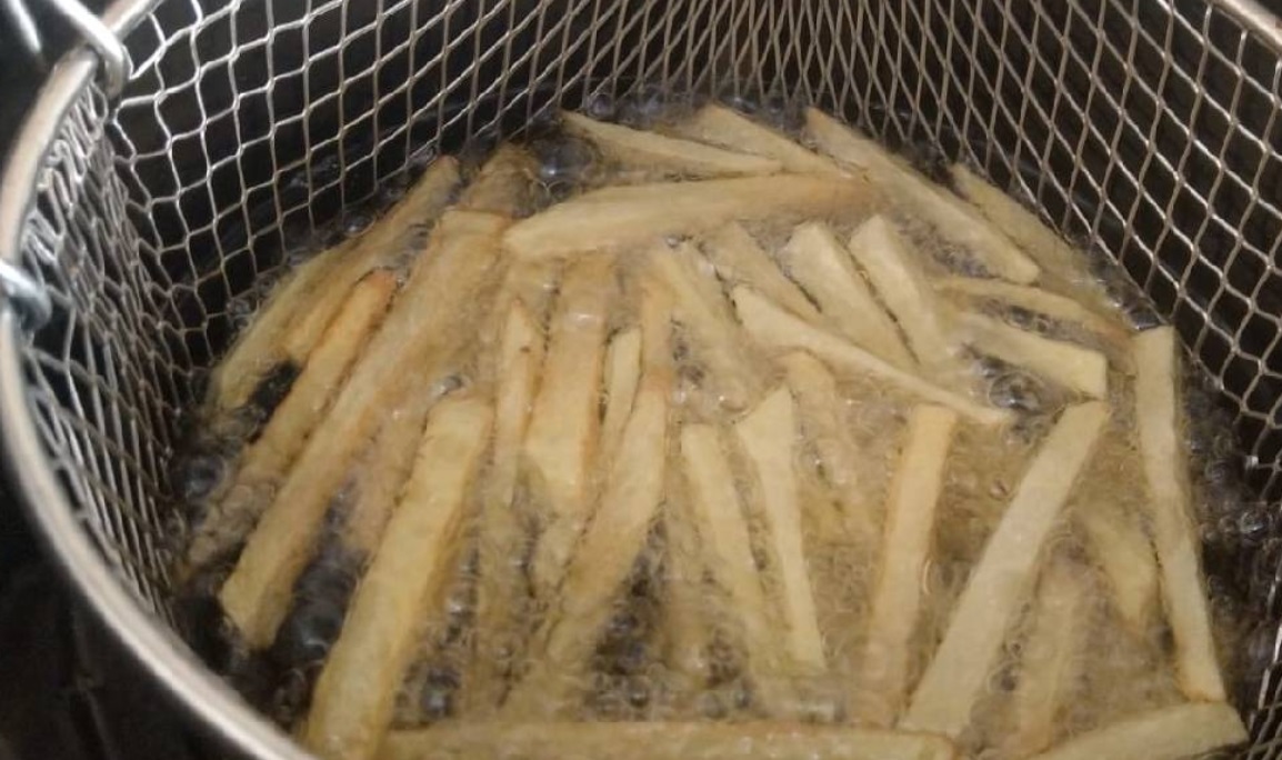 Usta aşçıların patates kızartması yaparken uyguladığı mutfak sırrı