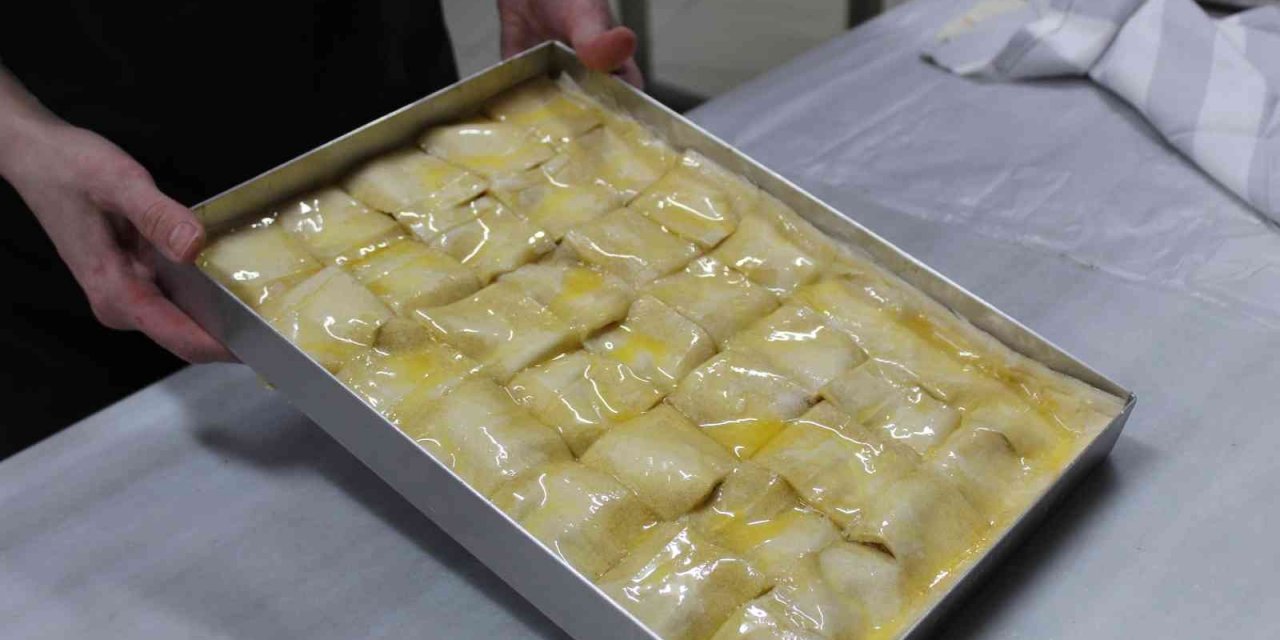 Bayram Sofralarının Yıldız Tatlısı Soğuk Baklavanın Püf Noktalarını Ustası Anlattı