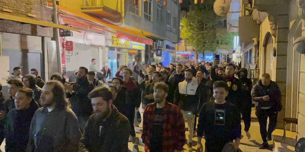 Eskişehirspor Taraftarları, Trabzonspor'un Şampiyonluk Kutlamalarına İzin Vermedi
