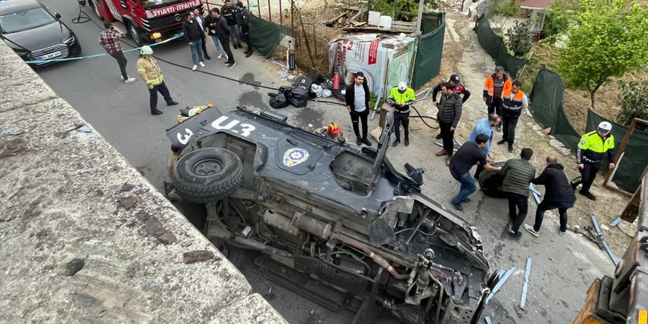 İstanbul Sarıyer'de Zırhlı Polis Aracı Devrildi, 2 Polis Yaralandı