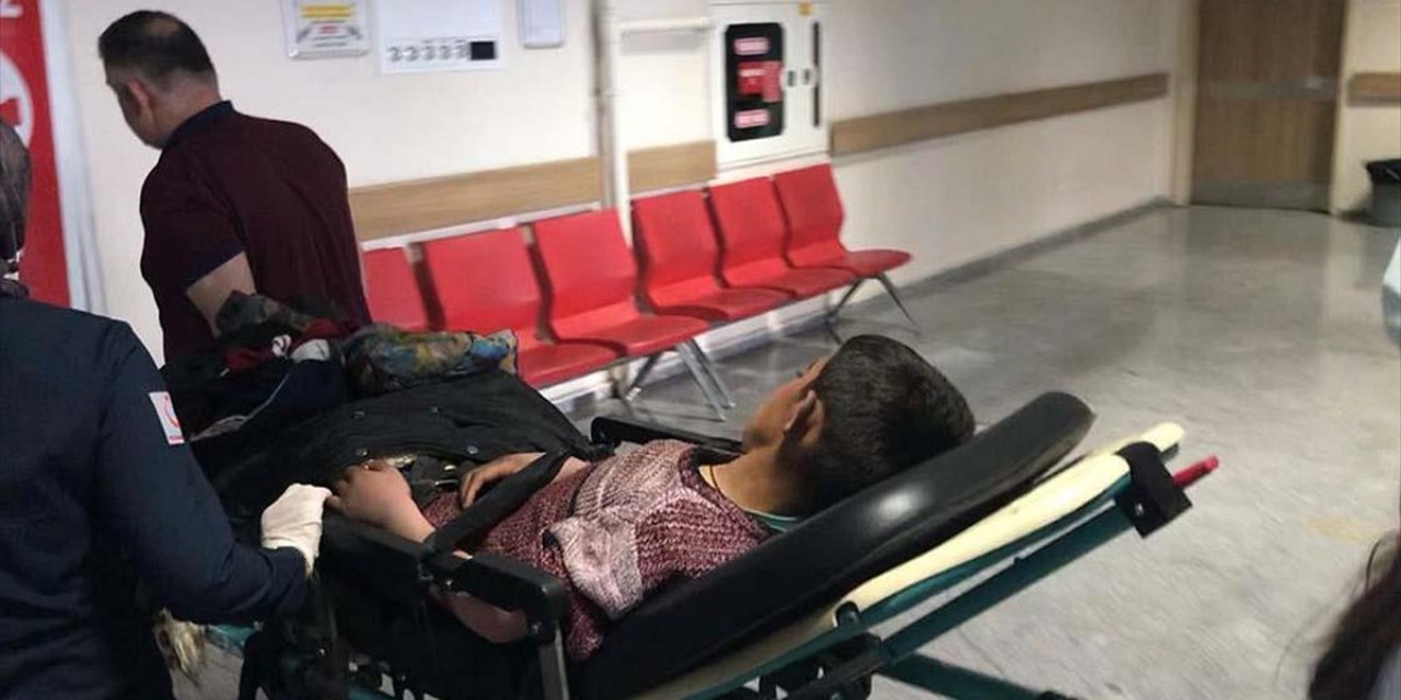 Kars'ta Hayvanları Otlamaya Gittiği Arazide Kaybolan Çocuk Uyurken Bulundu
