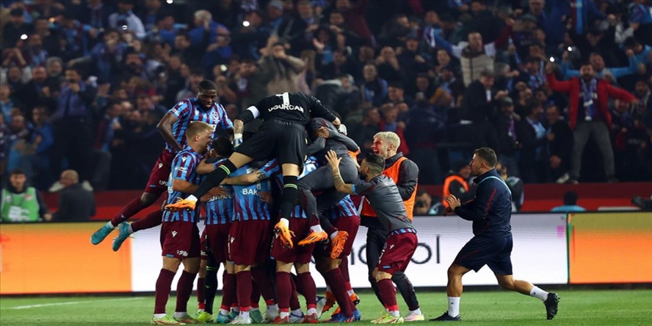 Süper Lig'in 35. Haftasında Şampiyonluğunu İlan Eden Trabzonspor Antrenmana Çıktı